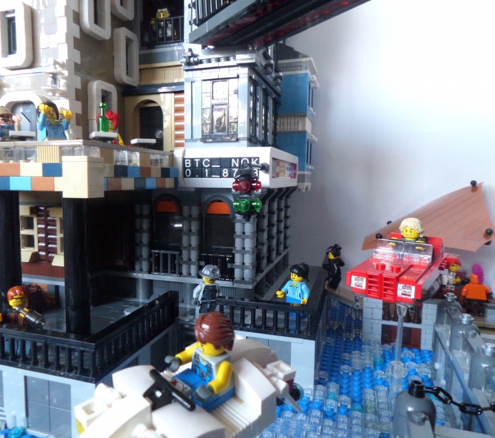 LEGO MOC - New Year's Brick 3015 - Празднование Нового года в городе будущего: Для кого-то лучшее развлечение-гонять на устаревших теперь спортивных карах (для перемещений нынче используют телепорт).