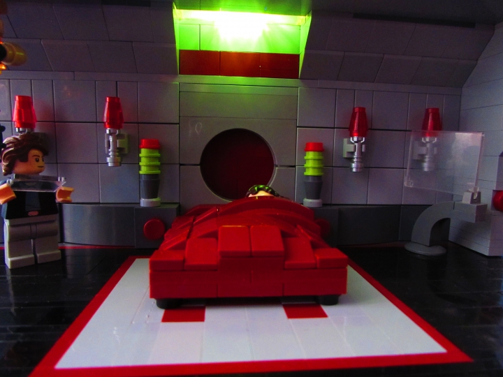 LEGO MOC - New Year's Brick 3015 - Земля. Новый 3015 год.: Над кроватью находится световая панель.