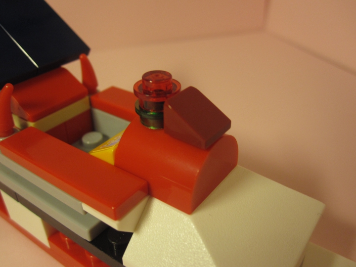 LEGO MOC - New Year's Brick 3015 - Почтовые Новогодние Сани: Мощный карамельный двигатель саней К-15 позволяет развить скорость до 500 км/ч!