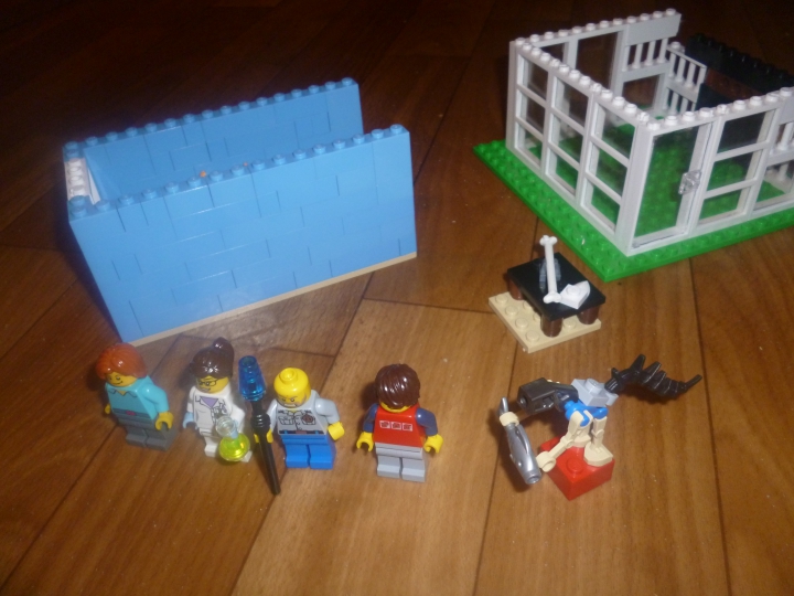 LEGO MOC - Jurassic World - Клетка раптора.: Ещё раз посмотрим на мою работу. На неё ушло 160 кубиков лего. Надеюсь Вам она понравится. Конец!