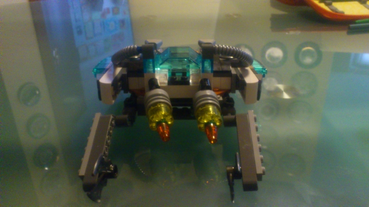 LEGO MOC - Submersibles - Подводный исследователь: Вид спереди, клешни для захвата образцов с морского дна.