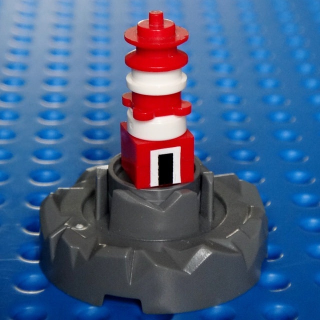 LEGO MOC - Submersibles - Внеконкурсный маяк в трех масштабах (mini scale, micro scale, nano scale) : Версия маяка в масштабе 3  (nano scale) от Flickr пользователя simplybrickingit.<br />
<br />
В качестве двери и ее окантовки использованы наклейки.  Маяк собран из 7-ми деталей + 2 наклейки (белого и черного цвета)