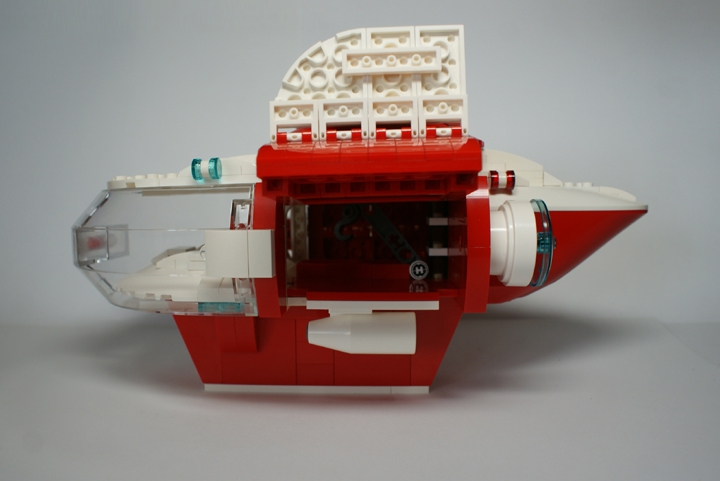 LEGO MOC - Submersibles - Грузовая подводная лодка CS-R32: Для удобства погрузки/выгрузки ворота распахиваются наверх