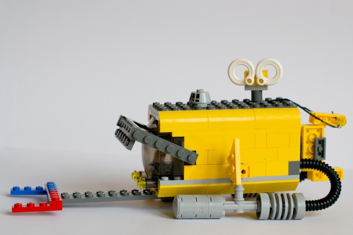 LEGO MOC - Submersibles - ПОДВОДНАЯ ЛОДКА СПАСАТЕЛЕЙ: Вид сбоку. Внизу - баллоны с воздухом.