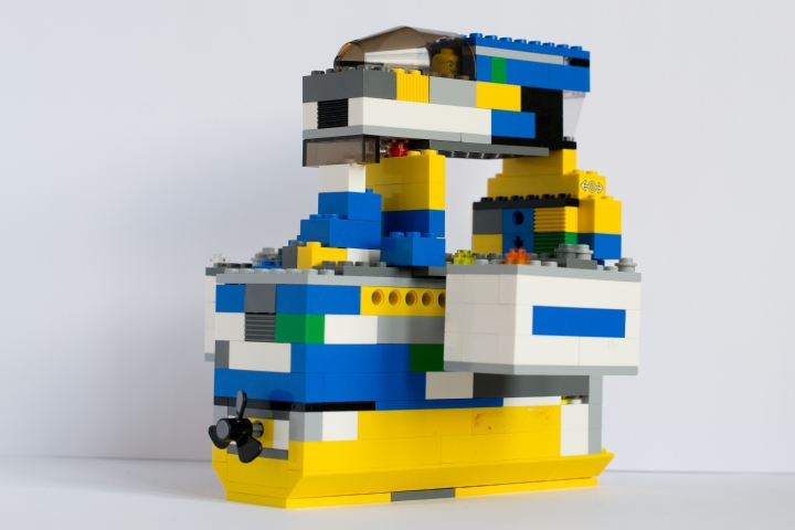 LEGO MOC - Submersibles - ПОДВОДНАЯ СТАНЦИЯ ДЛЯ ИССЛЕДОВАНИЯ ОКЕАНА: Вид сзади и сбоку. Вверху - подводная лодка.