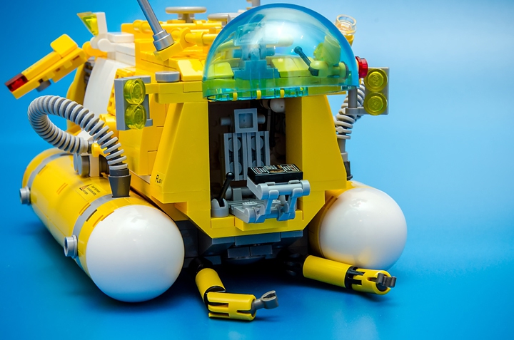 LEGO MOC - Submersibles - FLOUNDER EX-1: Место командара