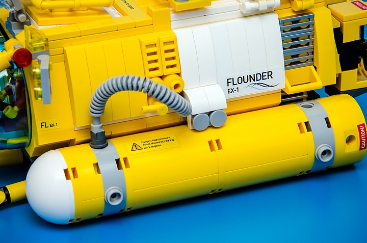 LEGO MOC - Submersibles - FLOUNDER EX-1: Предупредительные обозначения