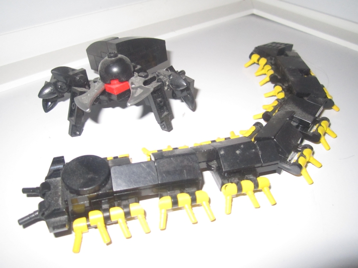 LEGO MOC - Инопланетная жизнь - Оpponunt-13. Линия контраста.: Меня очень удивили животные этой планеты. Это членистоногие огромных размеров.