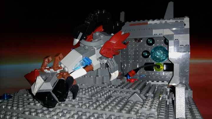 LEGO MOC - Инопланетная жизнь - Жизнь на планета Ореол: Страшный зверь опустил на землю поверженного Рейза. Всю свою жизнь тот ловил маленьких паучков, а сейчас сам стал дичью.<br />
<br />
Помните: на планете Ореол выживает сильнейший. И если вам каким-то образом удалось здесь выжить, значит вы или очень везучий, или очень хитрый, или ужасно сильный человек...