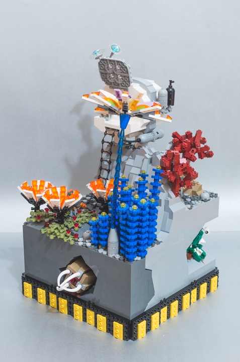 LEGO MOC - Инопланетная жизнь - Форпост 18: Общий вид на грань №2.