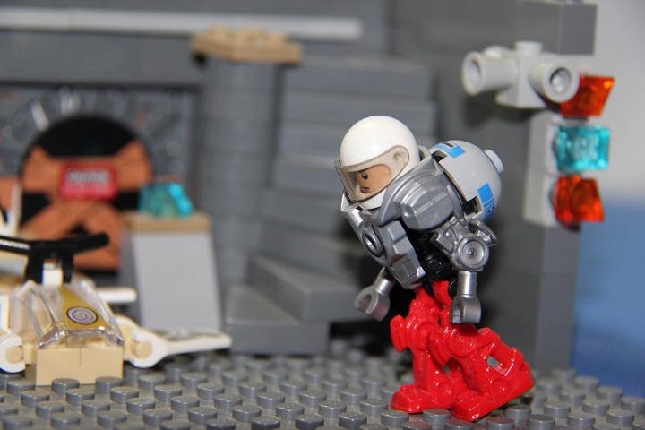 LEGO MOC - Инопланетная жизнь - Планета геофитов: Галактический рынок: Саймон-киборг