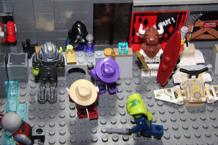 LEGO MOC - Инопланетная жизнь - Планета геофитов: Галактический рынок: Покупатели и продавцы