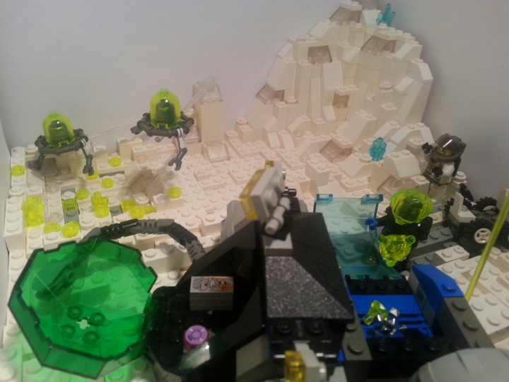 LEGO MOC - Инопланетная жизнь - На ледяной планете кипит работа.