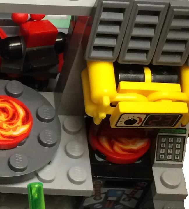 LEGO MOC - Инопланетная жизнь - Cafe 'FlameSpice': Ионная печь, которая когда-то служила реактором для огромного боевого робота с планеты Спайриус.