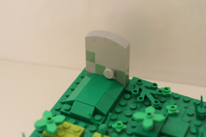 LEGO MOC - Joy and Sadness of Great Victory - Враги сожгли родную хату...: Пошел солдат в глубоком горе <br><br />
На перекресток двух дорог,<br><br />
Нашел солдат в широком поле<br><br />
Травой заросший бугорок.