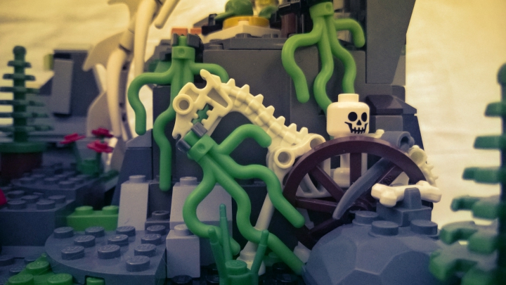 LEGO MOC - Russian Tales' Wonders - Сказка об Иване-царевиче и гуслях-самогудах: Останки богатыря