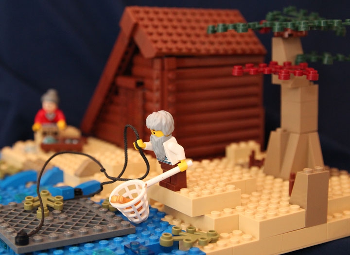 LEGO MOC - Russian Tales' Wonders - The Tale of the Fisherman and the Fish (A.S.Pushkin): В руке большой невод и садок.