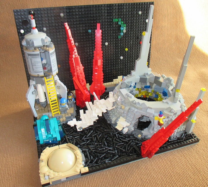 LEGO MOC - Russian Tales' Wonders - Dunno on a Moon: Вдали, позади этой зыбкой на вид поверхности, возвышались холмы. Они были желтые, словно песчаные. За холмами громоздились ярко-красные горы. Они, словно языки застывшего пламени, взмывали кверху. По правую руку, невдалеке от наших путешественников, были такие же огненно-красные горы. Они как бы вздымались со дна окаменевшего моря и тянулись своими заостренными верхушками к небу. Над всем этим причудливым миром, как бездонная пропасть, зияло черное небо с мириадами крупных и мелких звезд. Млечный Путь, словно светящаяся дорога, протянулся через всю эту бездну и поделил ее на две части. В левой части, среди звезд, скопившихся над горизонтом, сверкало жгучее Солнце. В правой половине светилась мягким зеленоватым светом планета Земля. Она была освещена солнечными лучами сбоку и поэтому имела вид полумесяца. На фоне черного, зияющего пустотой неба вся поверхность Луны казалась особенно яркой и красочной. Этому способствовало также отсутствие вокруг Луны атмосферы, то есть, попросту говоря, воздуха.