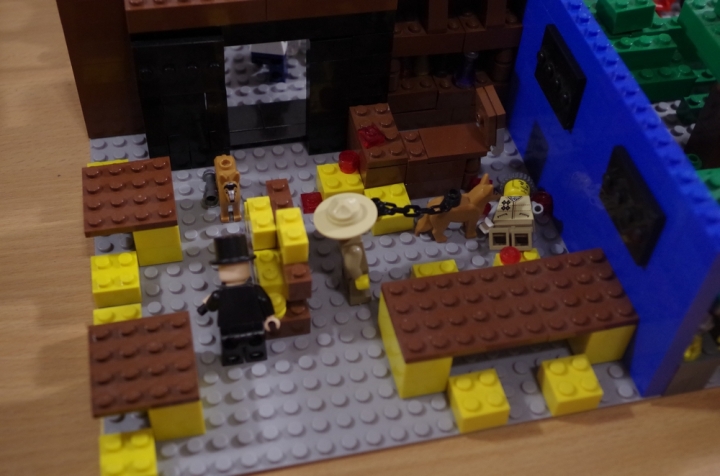 LEGO MOC - Detective Contest - Убийство и кража в спортбаре 'Шахта золота' на конце города.: Спортбор внутри. 