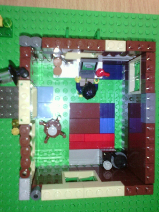 LEGO MOC - Detective Contest - Райское яблоко: Это был скромный офис,в котором  Эраст Петрович мог сварить себе кофе, но самое главное там был компьютер, когда то он привез его из будущего