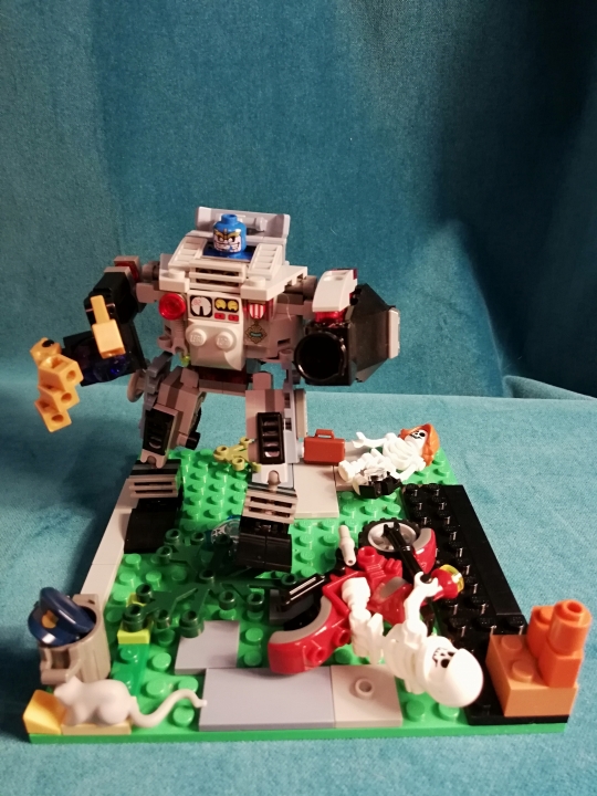LEGO MOC - 16x16: Mech - Апокалипсис сегодня: Законы и правопорядок закончились в первый же день атаки.