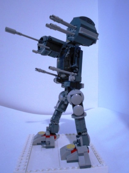 LEGO MOC - 16x16: Mech - Мех, не переживший своей победы: Мех может ходить, как человек.