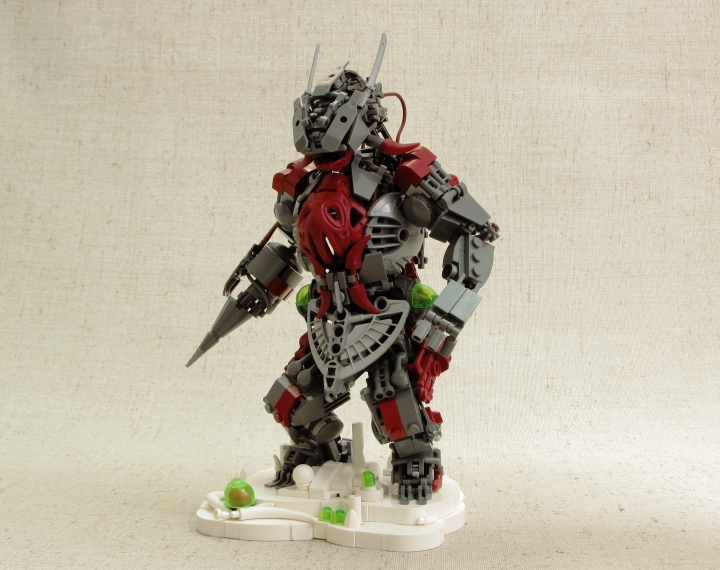 LEGO MOC - 16x16: Mech - Скорн А-3: </center></i>Дельта-7 сильно изменилась за прошедшие три года. Трудно поверить, что раньше эти коридоры, ангары и комнаты были созданы людьми. Сейчас по стенам, потолку и полу струилась вязкая белая слизь, из которой торчали зеленые, источающие слабое свечение кладки яиц. Я давил их, не раздумывая. Тонкая оболочка яиц с хлюпаньем лопались под железными ступнями Скорна, ихор, вытекающий из них,  смешивался с бледной слизью. Я знал, какие твари могут от туда вылупиться, поэтому каждое раздавленное яйцо доставляло некое внутреннее удовлетворение.<br />
<br><br />
<br><br />
Передо мной возникла стена. Судя по карте, здесь должен был быть проход. Мысленным усилием я отправил команду активировать бур, и на правой руке почти мгновенно раскрутилось грозное оружие, в считанные секунды достигая скорости в несколько тысяч оборотов в секунду. Стена из липкой субстанции сдалась почти сразу. Я шагнул в проделанную брешь, левой рукой еще немного расчищая проход. <br />
<center><i>