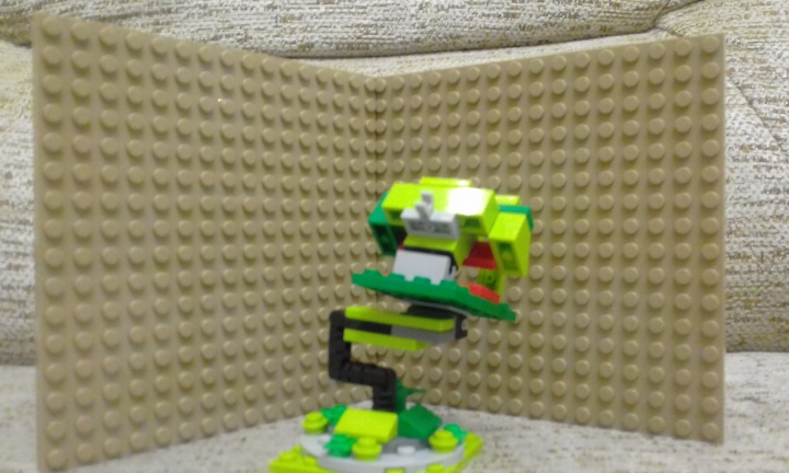 LEGO MOC - 16x16: Botany - Венерина мухоловка : Вид с зади