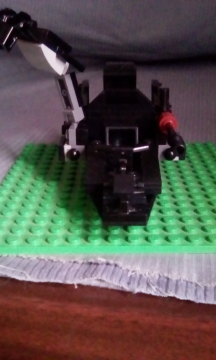 LEGO MOC - 16x16: Batman-80 - 'Бэтмен своими руками': Вид спереди.