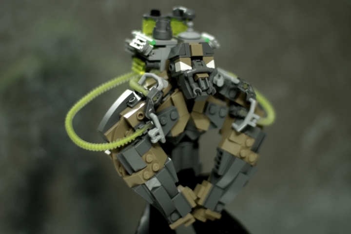 LEGO MOC - 16x16: Batman-80 -  БЭЙН: Однако и без стероида Бэйн является опасным противником - его нормальные возможности доведены до пика человеческого развития. Кроме того, Бэйн является крайне умным и эрудированным человеком, что делает из него превосходного тактика и стратега.
