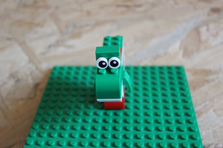 LEGO MOC - 16x16: Chibi - Марио: Йоша тоже любит быть в кадре.
