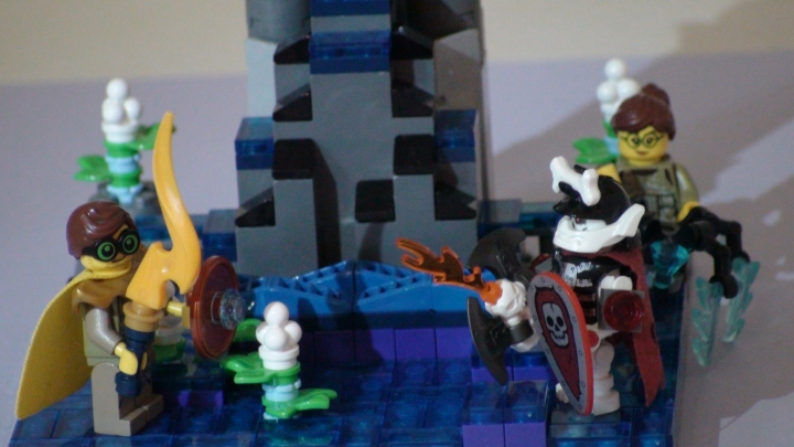 LEGO MOC - 16x16: Duel - фэнтези баттл: Адам повернулся к вам и говорит – «ставьте лайки или это СУЩЕСТВО долезет до меня!!!»