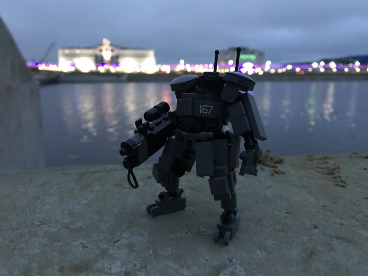 LEGO MOC - 16x16: Micro - BMS-1/M-3 Battle Mech Suit-1 Modificaton-3: И в огнях ночи...