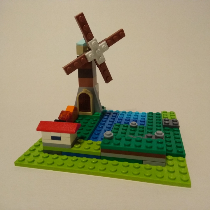 LEGO MOC - 16x16: Micro - Мельница у озера.: Красный домик с окошком.