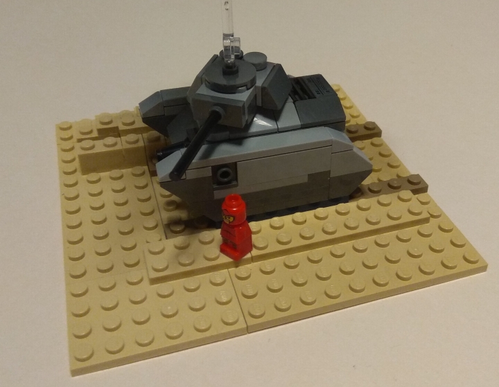 LEGO MOC - 16x16: Micro - Валькирия и химера.: Вид слева с фигуркой для масштаба.