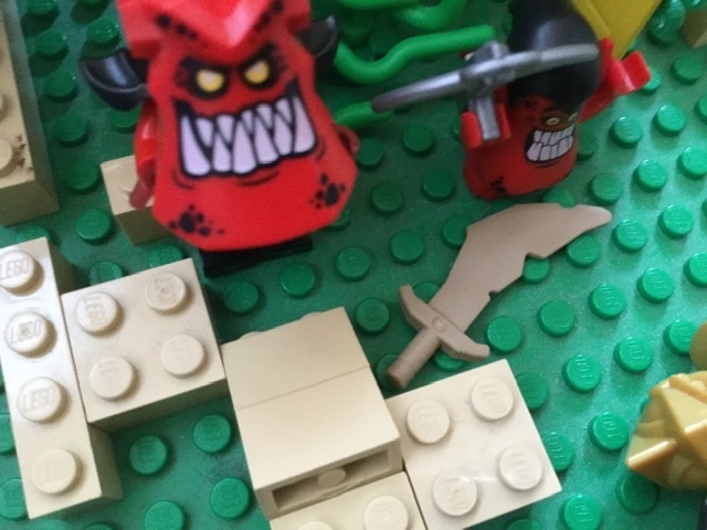 LEGO MOC - Младшая лига. Конкурс 'Средневековье'. - Рассказ битва у знахаря : (Тен)Окей окей мы больше не будем правда фрид. Ну да