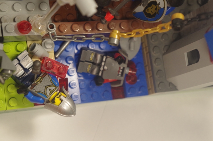 LEGO MOC - Младшая лига. Конкурс 'Средневековье'. - На нас напали!!!: Два погибших воина.