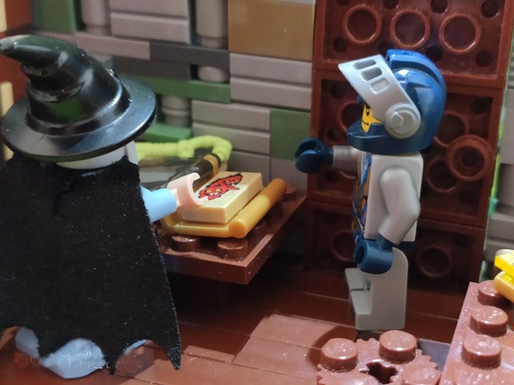 LEGO MOC - Младшая лига. Конкурс 'Средневековье'. - Зелье во спасение: Мурлок открыл одну из волшебных книг, чтобы найти рецепт нужного зелья.