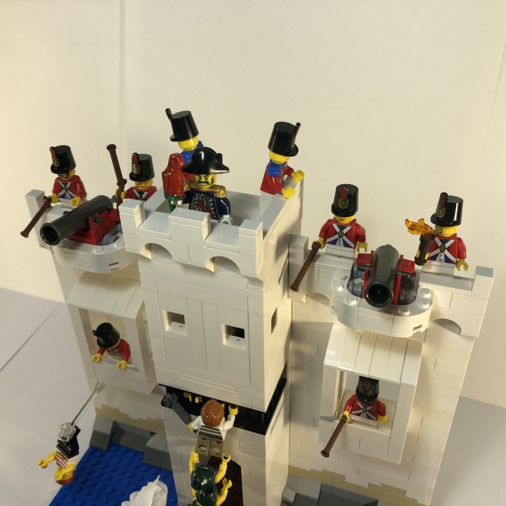 LEGO MOC - Младшая лига. Конкурс 'Средневековье'. - Освобождение главаря: Боем руководит комендант форта... или его попугай.