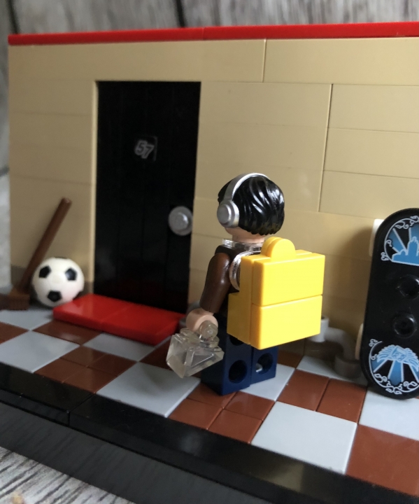 LEGO MOC - LEGO-конкурс 16x16: 'Все работы хороши' - «Здравствуйте, я уже у двери»: Не узнать сумку, думаю невозможно