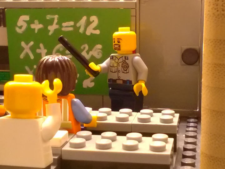 LEGO MOC - LEGO-конкурс 16x16: 'Все работы хороши' - Обычный день в школе.: Эффект присутствия в классе.