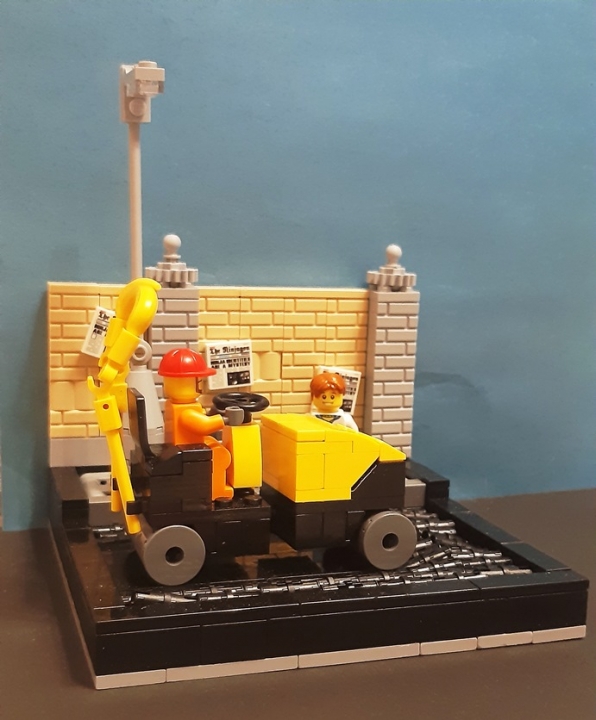 LEGO MOC - LEGO-конкурс 16x16: 'Все работы хороши' - Машинист асфальтового катка
