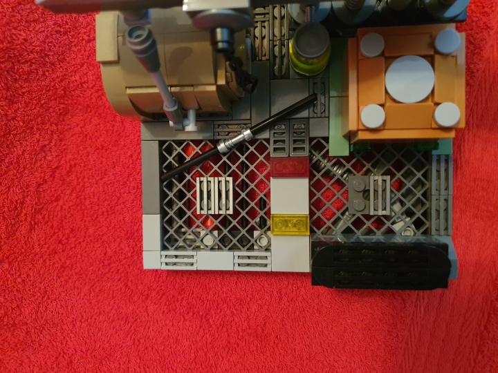LEGO MOC - LEGO-contest 16x16: 'Cyberpunk' - CyberPunk Girl: Даже под землей проходит куча коммуникаций.
