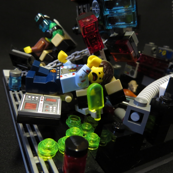 LEGO MOC - LEGO-contest 16x16: 'Cyberpunk' - Кибергедонизм. Живи по кайфу!: ... но в меру.