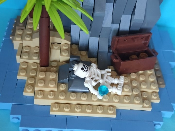 LEGO MOC - LEGO-contest 24x24: 'Pirates' - Последний  аквамарин: Познакомьтесь поближе. Его звали Джон...