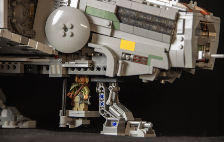 LEGO MOC - LEGO-конкурс 'Путь к звездам' - Звездный Бродяга: Лифт в качестве выходя из корабля - пережиток прошлого, сейчас такие не делаю, не знаю уж почему.