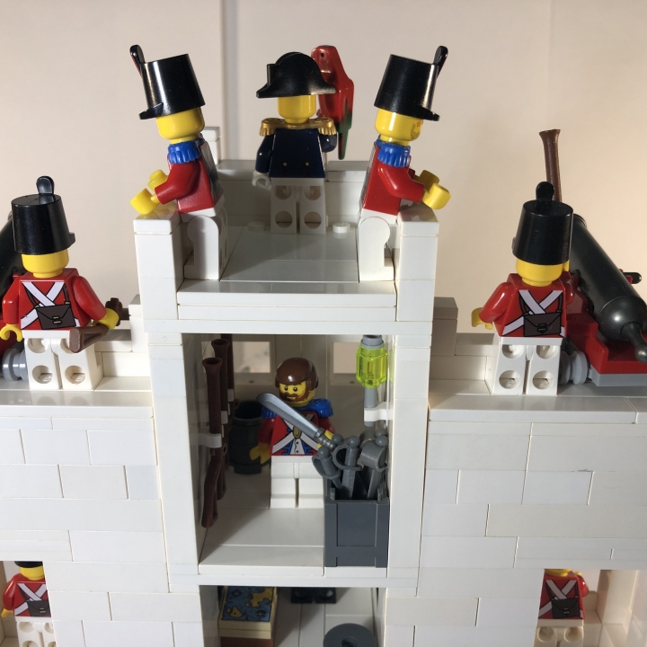 LEGO MOC - Младшая лига. Конкурс 'Средневековье'. - Освобождение главаря: Тем временем один из офицеров занимается бритьём в караульном помещении.