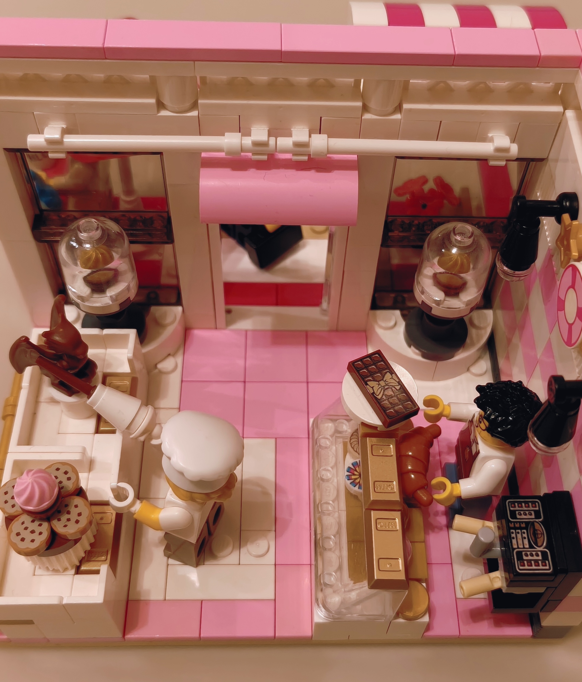 LEGO MOC - Патисьерия 'Le Petit Plaisir'( Маленькое удовольствие)